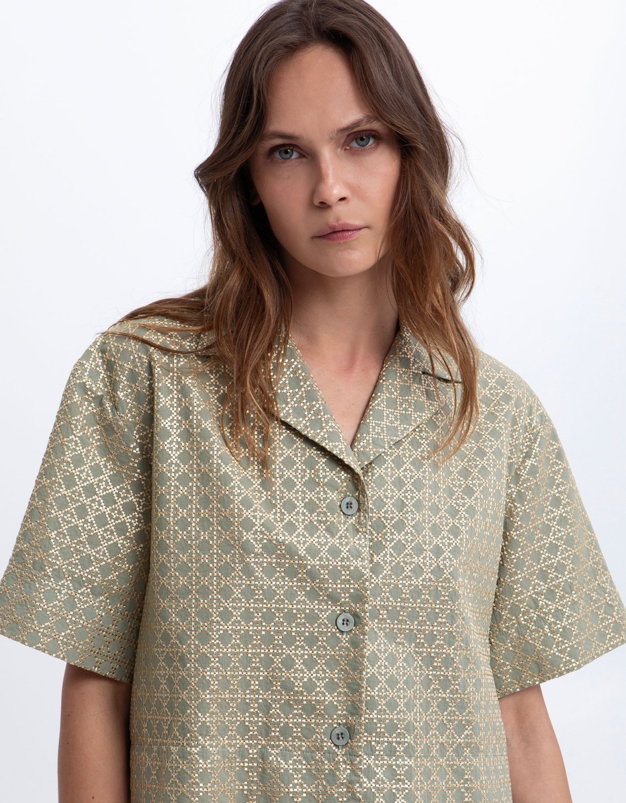 Greek Archaic Kori Cross embroidered crop shirt sage-gold